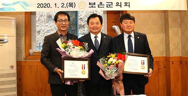 왼쪽부터 최부림 의원, 김응선 보은군의장, 구상회 의원.