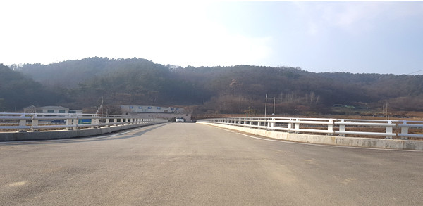 정밀점검 결과 긴급한 보수보강이 필요하다는 진단을 받아 재가설한 중동교.