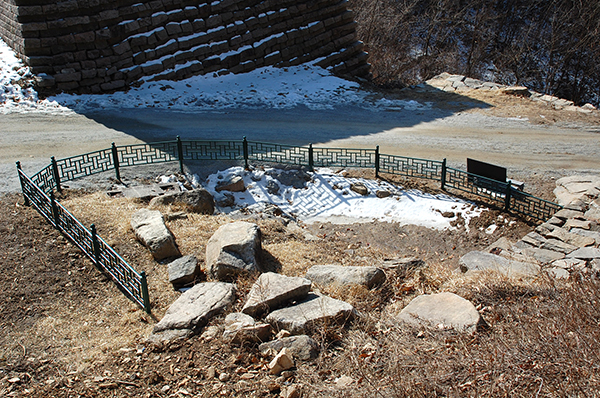 삼년산성 서문지.