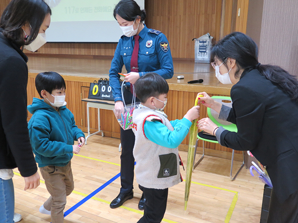 보은교육청과 보은경찰서 학교폭력 예방교육 담당자들이 교육을 펼치고 있다.