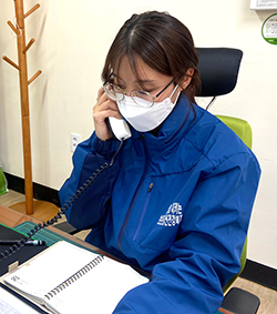 보은군정신보건센터 직원이 코로나19 심리지원 상담서비스를 제공하고 있다.