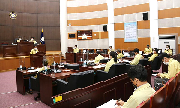 보은군의회는 지난 18일 본회의를 열고 보은군이 제출한 2020년 결산검사를 최종 승인했다.