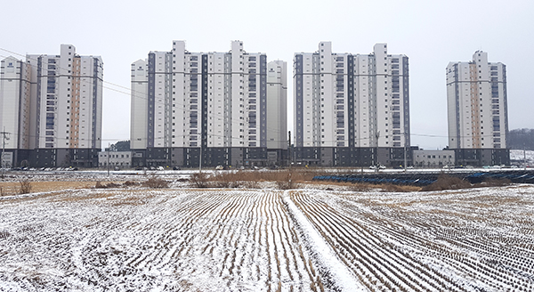보은신한헤센 아파트 전월세 입주자들이 보증금도 못 받고 밖으로 내몰릴 위기에 처해 파장이 예상되고 있다.