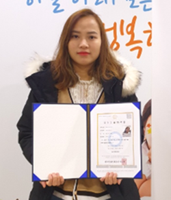 미용사 자격을 취득한 당티항씨.