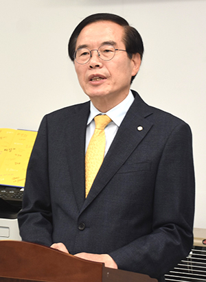 이태영 예비후보가 국민의힘의 부실한 공천심사를 지적하며 무소속 출마를 선언하고 있다.