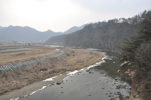 길탕리앞 달천.