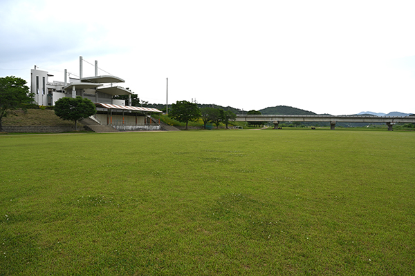 섬진강강체육공원에 조성된 축구장(잔디구장)