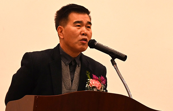 경시현 보은군당구연맹회장이 창단을 선포하고 있다.