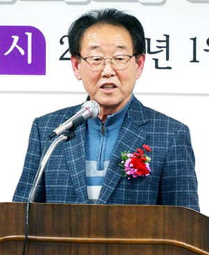 곽덕일 보은발전협의회장이 취임인사를 하고 있다.