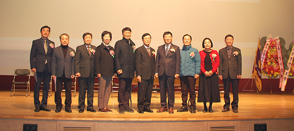 정기총회를 마친 보은신협 우병기 이사장 및 임원들이 더욱 매진할 것을 다짐하고 있다.