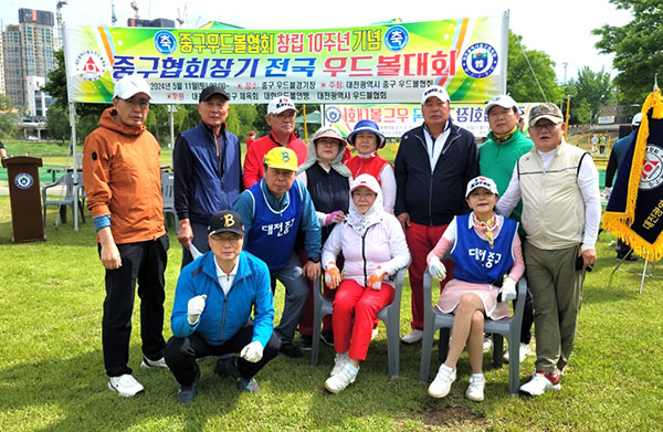대전광역시 중구우드볼협회장기차지 우드볼대회에 출전한 보은군 선수단이 의기투합하고 있다.