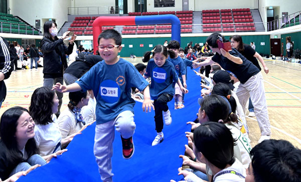 보은지역 교육공동체가 모여 다양한 놀이로 가족 사랑 동료 사랑을 키우고 있다.