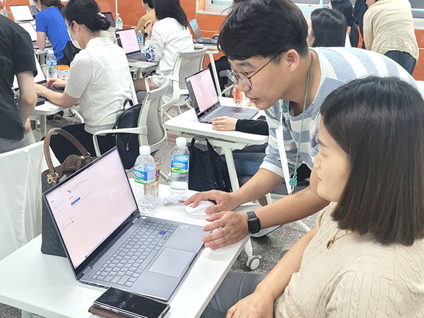 에듀테크 강사들이 남부3군(보은, 옥천, 영동) 교원들을 대상으로 생성AI 활용 영상제작 교육을 펼치고 있다.