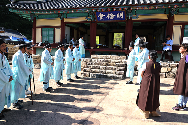 지난 31일 보은향교에서 ‘선비의 육예, 수락하다’ 프로그램이 운영되고 있다.