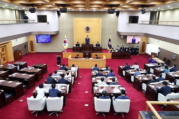 충북도의회가 임시회를 열고 후반기 원구성을 마무리하고 있다. /제공 충북도의회