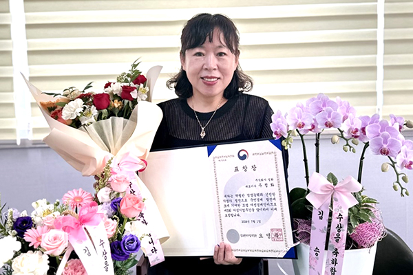 여성기업주간을 맞아 모범여성 기업인으로 선정돼 중소벤처기업부 장관상을 수상한 ㈜정화 주정화 대표.