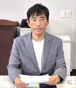 TEMC 조익성 그룹장이 24일 보은군청 기자실에서 가스누출 사고에 대해 회견을 하고 있다.