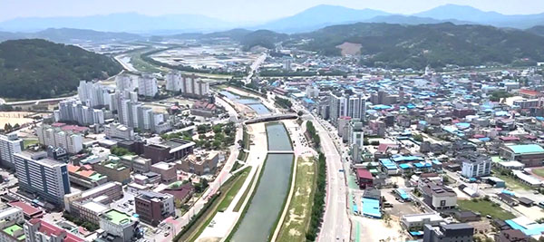 지난 6월 보은지역의 아파트 거래가 월평균 다섯 배 이상 증가해 그 배경에 관심이 모인다. 사진은 보은읍 전경.