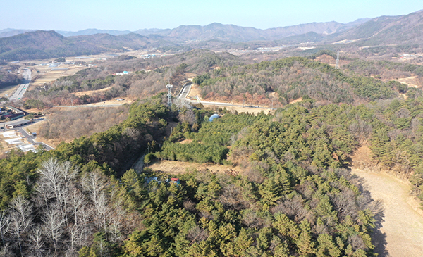 충북소방교육대가 들어설 장안면 오창리 일원. 보은군이 옥천군과 충주시와의 유치 경합에서 판정승을 거두고 충북소방교육대 건립 예정지로 낙점됐다. 충북도와 보은군은 오는 2027년 준공을 목표로 전체면적 6만3,038㎡, 연면적 3,350㎡ 규모의 충북소방교육대 건립 추진을 예고했다. /제공 보은군