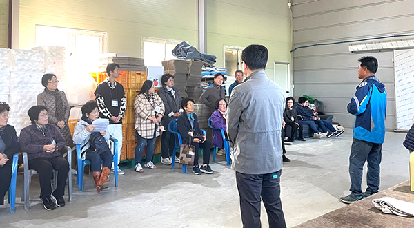 진천군지역사회보장협의체에서 보은을 방문해 곳곳을 견학하고 있다.
