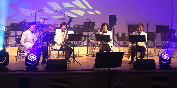 정경제․조혜은․양은주․이영화조가 Shostakovich Waltz No.2를 콰르텟 연주로 선사하고 있다.