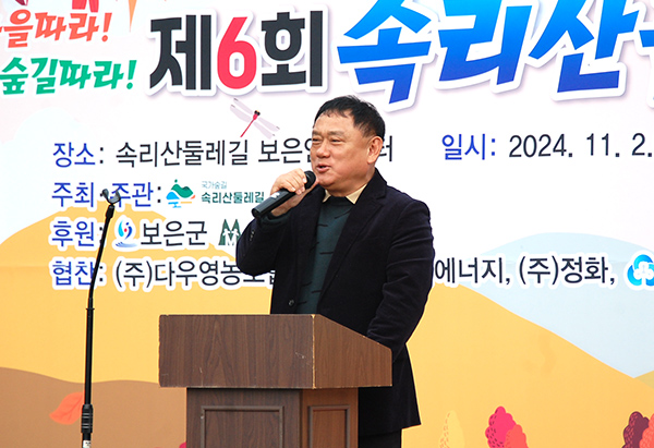 홍순철 준비위원장이 대회인사를 하고 있다.