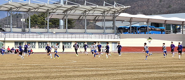 지난 3월 FC안양이 보은공설운동장에서 연습경기를 치르는 장면. /제공 보은군