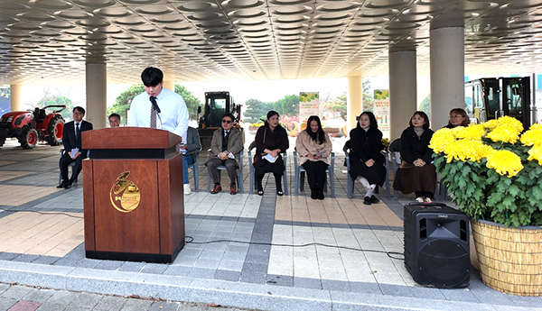 태봉제를 주관한 이현우 학생회장이 개회사를 하고 있다. 