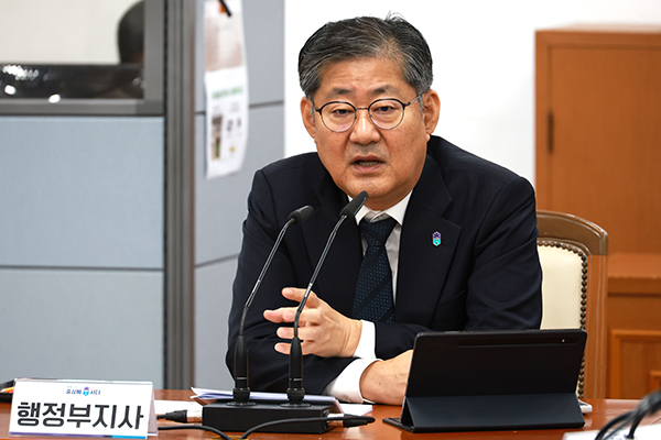 정선용 행정부지사가 도정 안정화 대책 회의를 진행하고 있다.