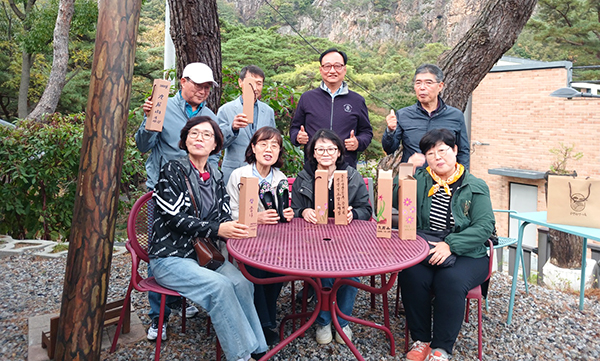보은군이 농촌 크리에이투어 지원사업에 2년 연속 선정됐다. 사진은 시민들이 2024년도 농촌크리에이투어를 즐기는 모습. /제공 보은군