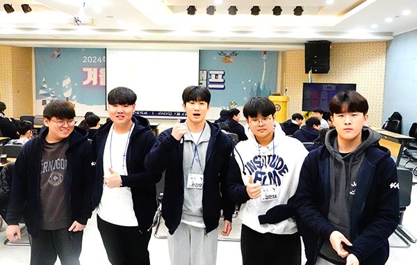 ‘2025 동계 드론 캠프’에 참여하는 학생들이 만족감을 감추지 못하고 있다.