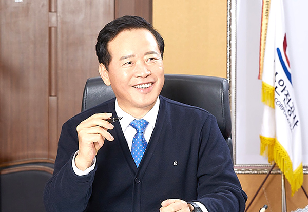 보은이 고향인 전)안전행정부 제1차관 박경국 한국가스안전공사 사장이 자신의 삶의 여정을 이야기하고 있다.