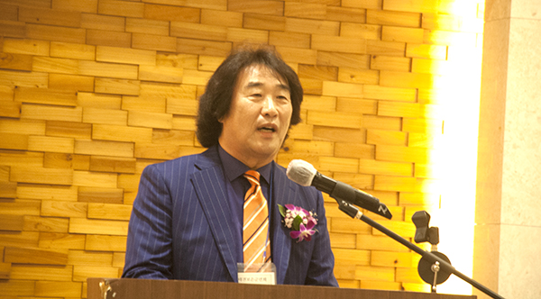박상규 회장이 취임인사를 하고 있다.