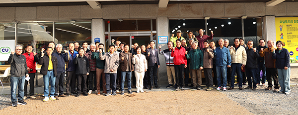 보은중총동문회가 ‘보은중야구부 창설 준비위원회’ 현판식을 갖고 본격적인 활동에 나서고 있다.