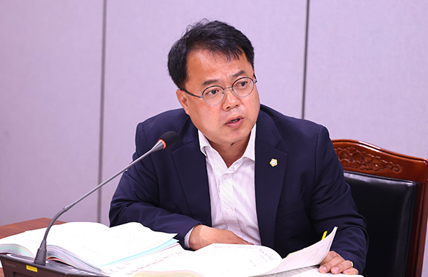 성제홍 의원.