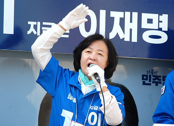 더불어민주당 추미애 총괄선대본부장이 보은을 찾아 이재명 후보 지지를 호소하고 있다.