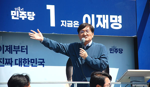 노영민 전 대통령비서실장이 윤석열 대통령의 헌법 유린 문제를 꼬집고 있다.