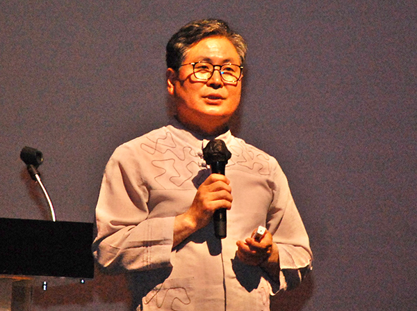 박평선 보은향교 가풍지원센터장이  도덕성의 소중함을 강조하고 있다.