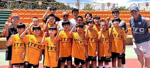베트남 국가대표 감독을 지내면서 영웅 대접을 받은 박항서 감독이 보은컵 국제유소년축구 응원 차 보은을 방문해 유소년들과 특별한 시간을 가졌다. /제공 보은군