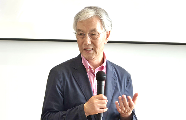조연환 제산컬처센터 이사장이 개관에 따른 소견을 밝히고 있다.