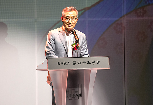 인광그룹 김상문회장이 제산컬처센터 준공기념식에서 건립의 목적을 밝히며 고향 보은발전을 염원하고 있다.