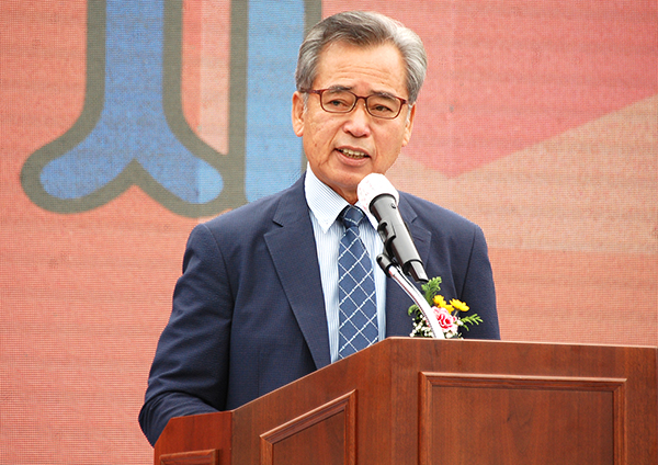 정영이 축제추진위원장이 행사 개최에 따른 인사를 하고 있다.