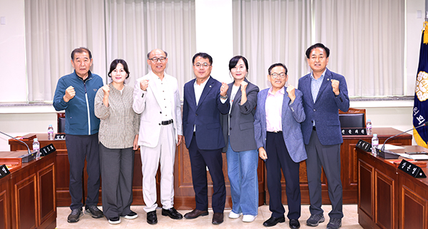 김도화.성제홍.윤석영.이경노.장은영 의원으로 구성된 ‘보은군의회 장안면 우당고택 관광콘텐츠 연구회’. /제공 보은군의회