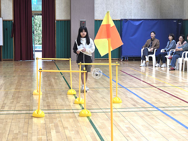 회인·수한·회남초 학생들이 드론대회를 통해 교육발전특구 활동으로 익힌 실력을 발산하고 있다.