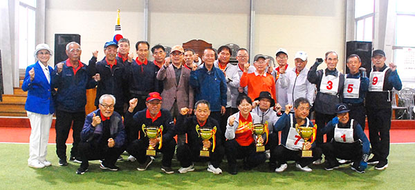 보은대추배 충북게이트볼대회에서 우승을 차지한 충주 산척팀을 비롯한 준우승 및 3위 팀들이 이를 자랑하고 있다.