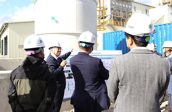 일본, 대만, 인도네시아 등 다양한 국가의 기업 관계자들이 ㈜바이로프랜즈에서 구축중인 메탄올 생산 시설.