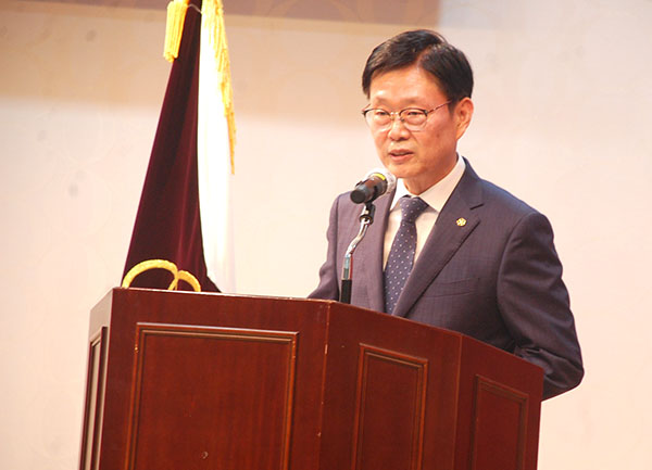 정경재 문화원장이 환영인사를 하고 있다.