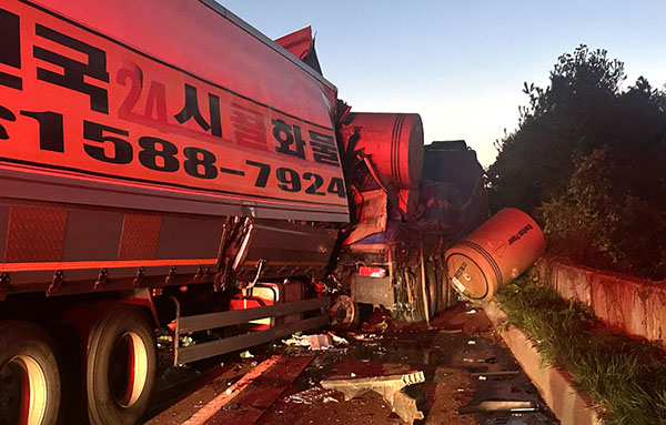 사진은 고속도로 사고 차량.