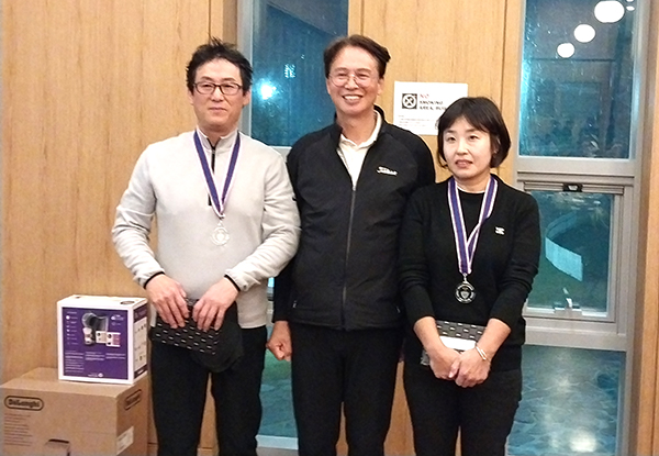 개인전 1위를 차지한 최한림, 윤대성 보은군의장, 이지영 회원. 왼쪽부터.