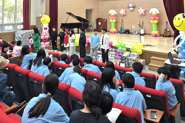 지난 8일 보은지역 내 7개 지역아동센터 아동들이 한자리에 모여 그동안 갈고닦은 재능을 선보이는 어울림 한마당 행사가 보은교육청 시청각실에서 열렸다. /제공 보은군